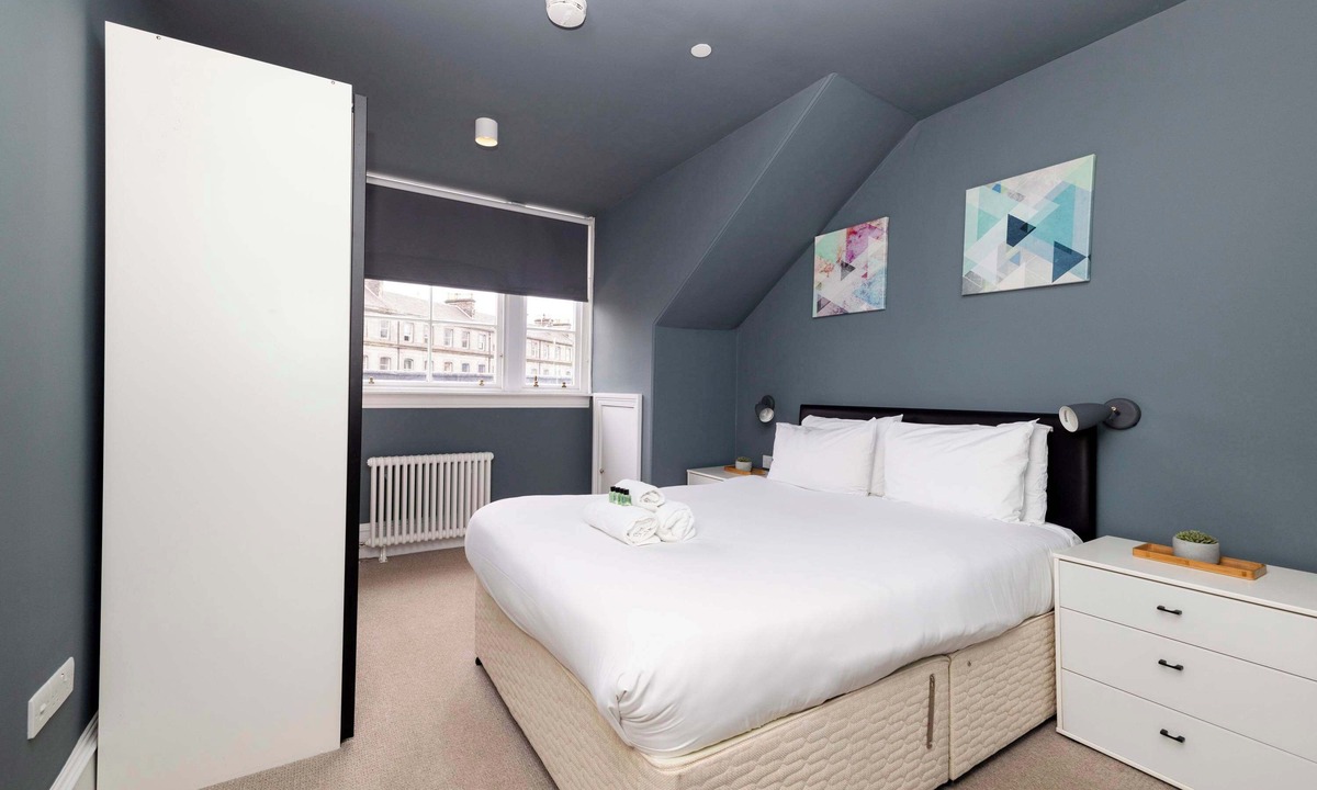 West End Apartment | Spacious Apartment next to West End