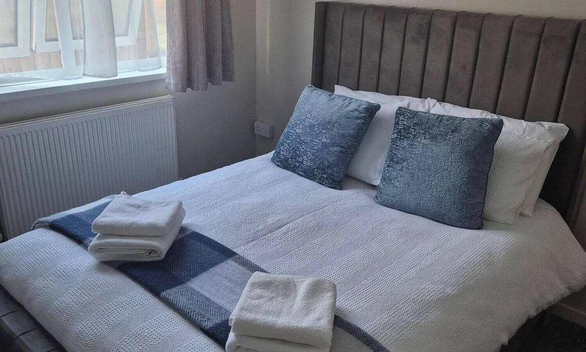 Aylestone Apartment | Cozy Opulent 2 bedroomed Apartment/Maisonette