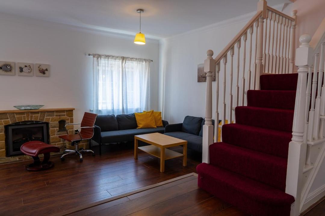 Hazel Grove House | Carlton House Sleeps 5 Manchester and Peak District Free Car Parking
