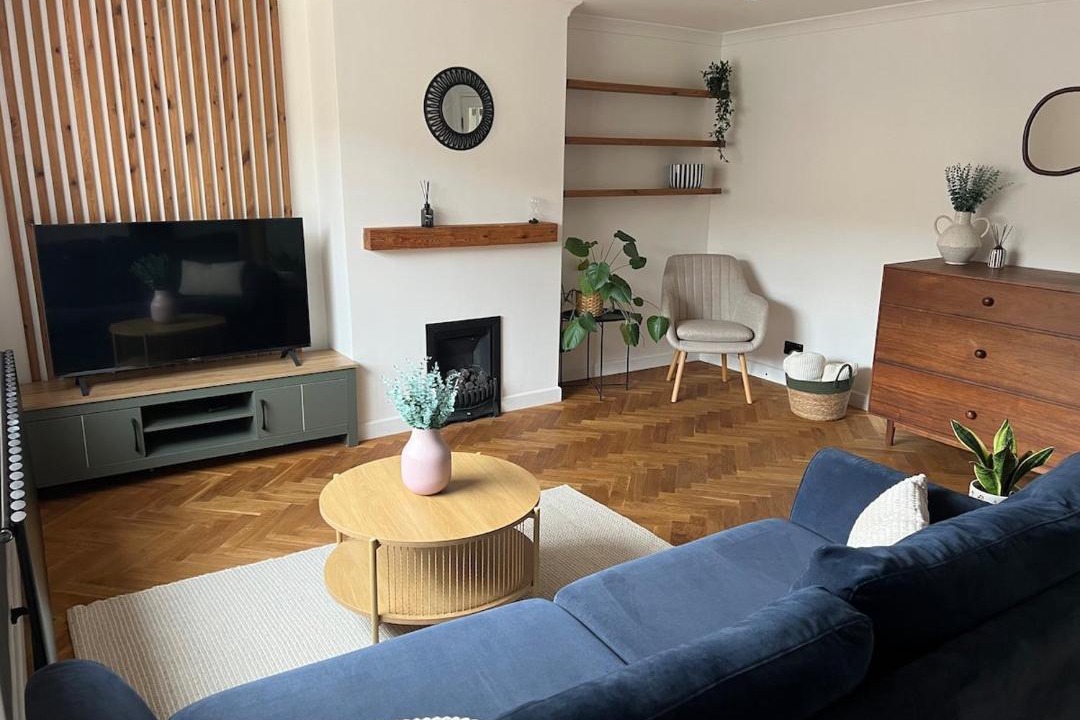 Stamford House | Stylish 3-Bed Stamford Home with Driveway