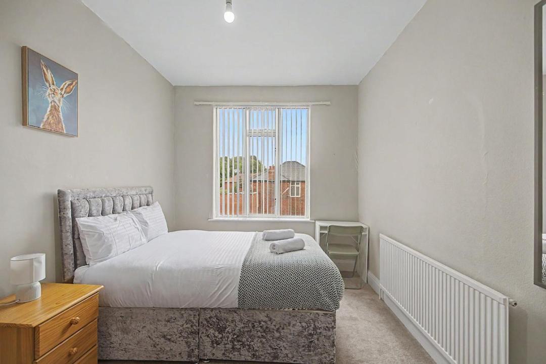 Chorlton-cum-Hardy House | 5BR House, Ideal For Groups, Parking, Sleeps 10