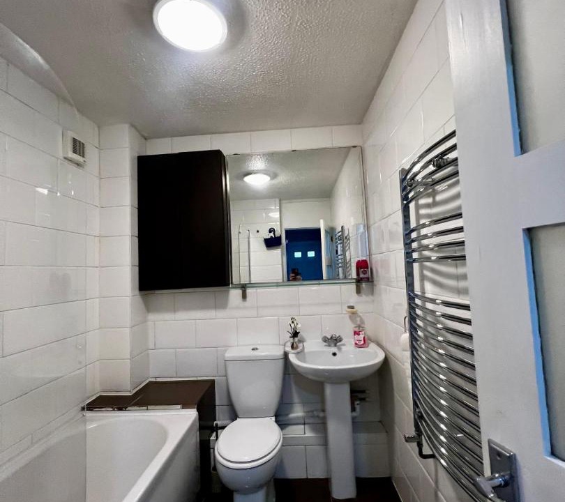 Rusholme Apartment | Уютный домик утопающий в зелени