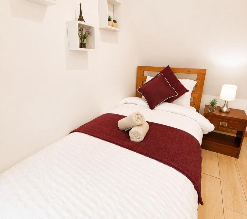 Derby House | 5 Bedrooms Luxurious Home in Derby City Centre ,Darley Abbey FREE PARKING