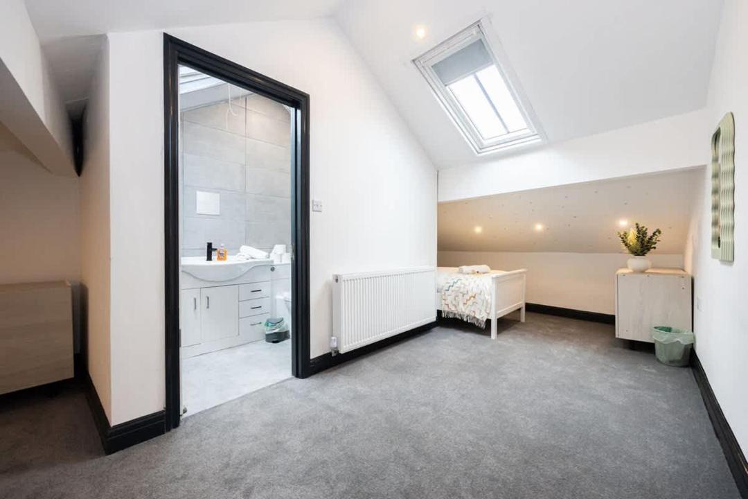 Didsbury Apartment | Stylish Didsbury Apartment - Walk to Train Station