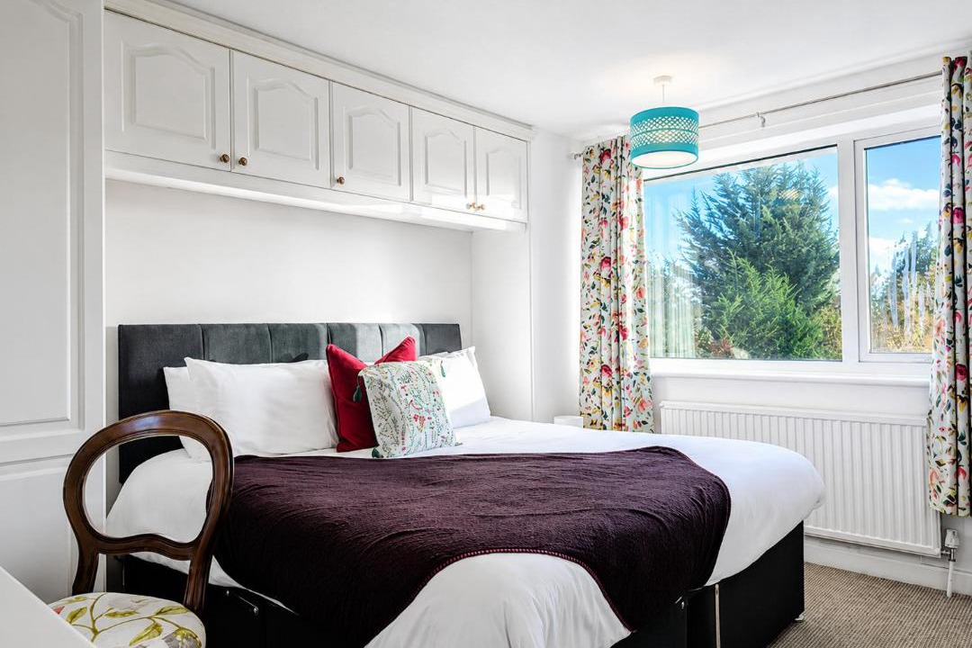 Grantham House | 6 Bedroom House in Grantham, Sleeps 11, Free Parking, Fast WIFI
