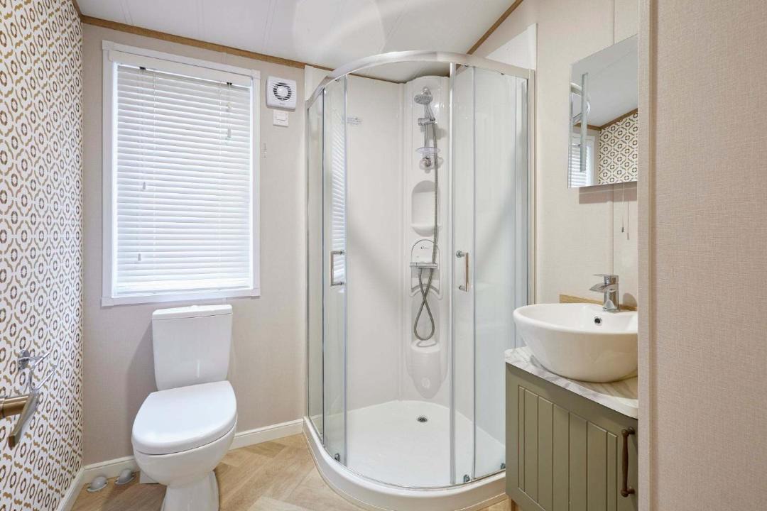 Pocklington Ski Chalet | The White Rose Lodge with Hot Tub