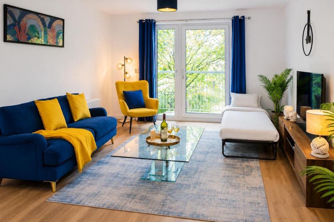 Milton Keynes Apartment | City Centre Two Bedroom Apartment with Free Parking-Two Bathrooms-Balcony-Lift Access and Free WifiF