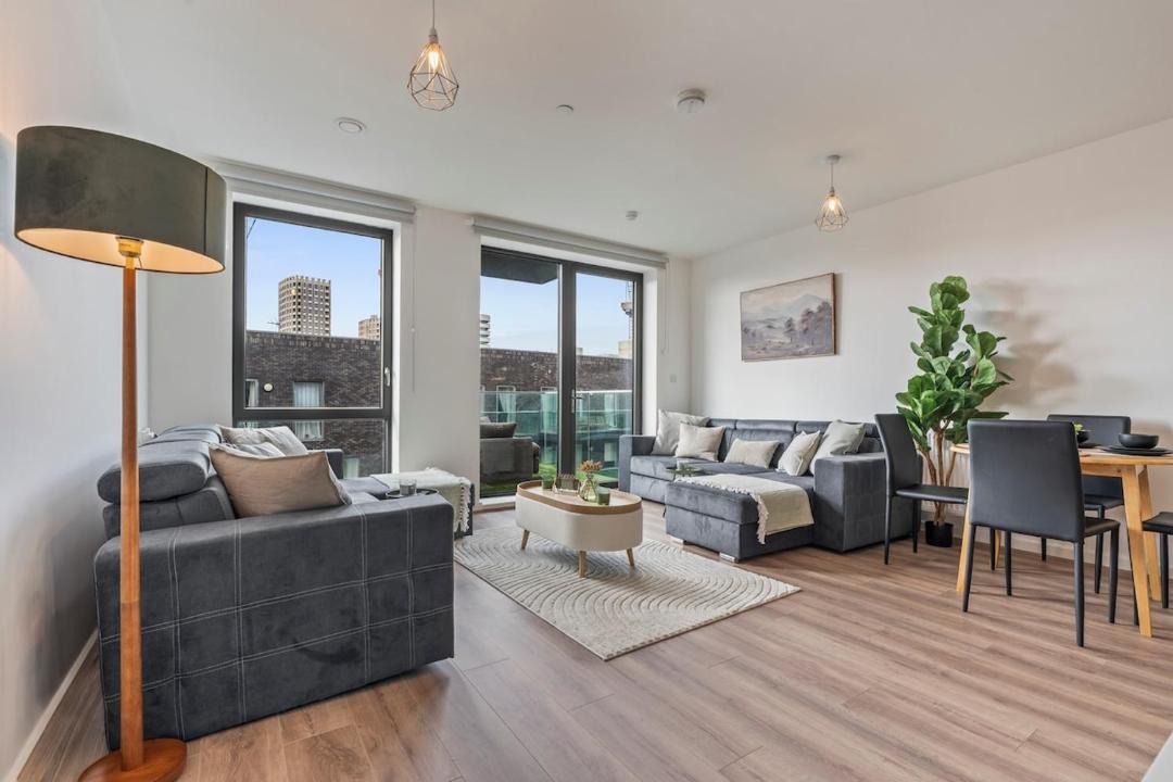 Wembley Central Apartment | Modern Wembley Stay I 5 Mins to Stadium I Sleeps 6