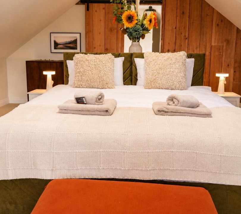 Daventry Apartment | Staverton Hill Farm Lake View Countryside Retreat