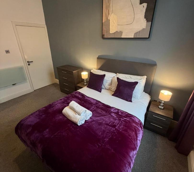 RopeWalks Apartment | City Centre 4 Bedroom Apartment with Terrace Sleeps 10 by StaySavvy Accommodation