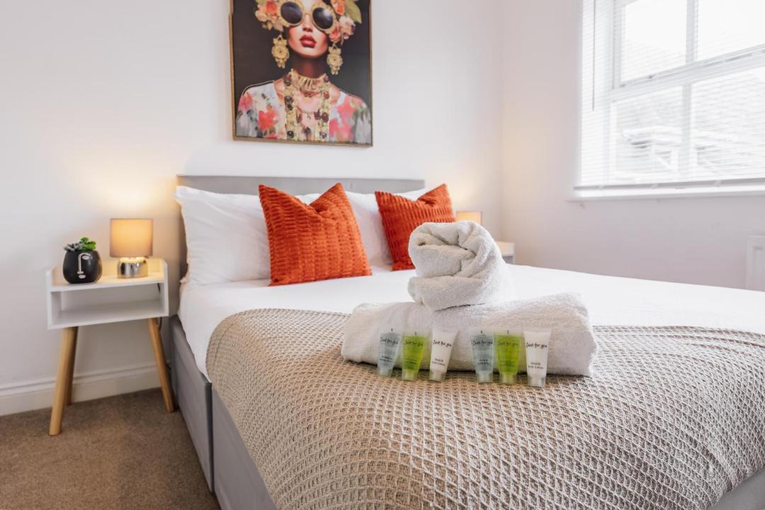 Wolverton Apartment | Spacious 3 Bed House in Milton Keynes, by ARP Homes, Free Parking & Garden, Perfect for Contractors and Families
