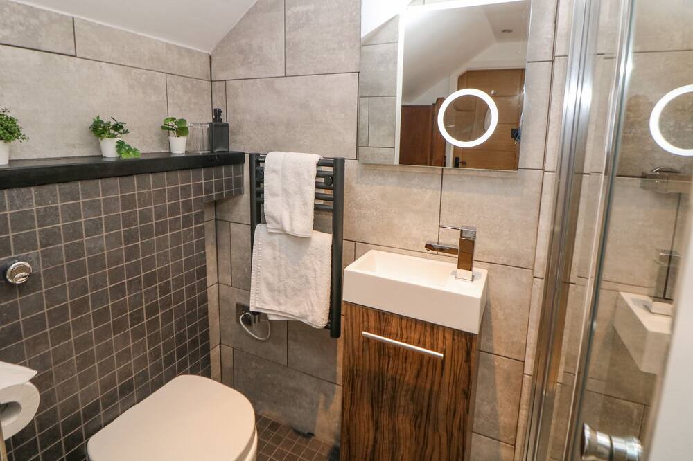 Photo of Bathroom in Marsh Lane