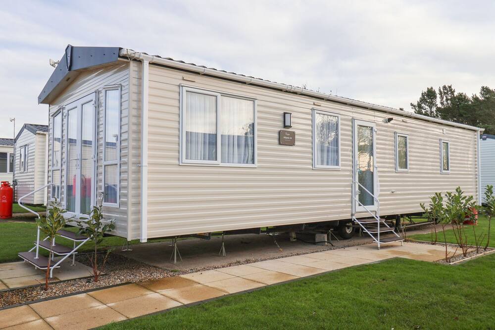Photo of Outdoor in Cayton Bay