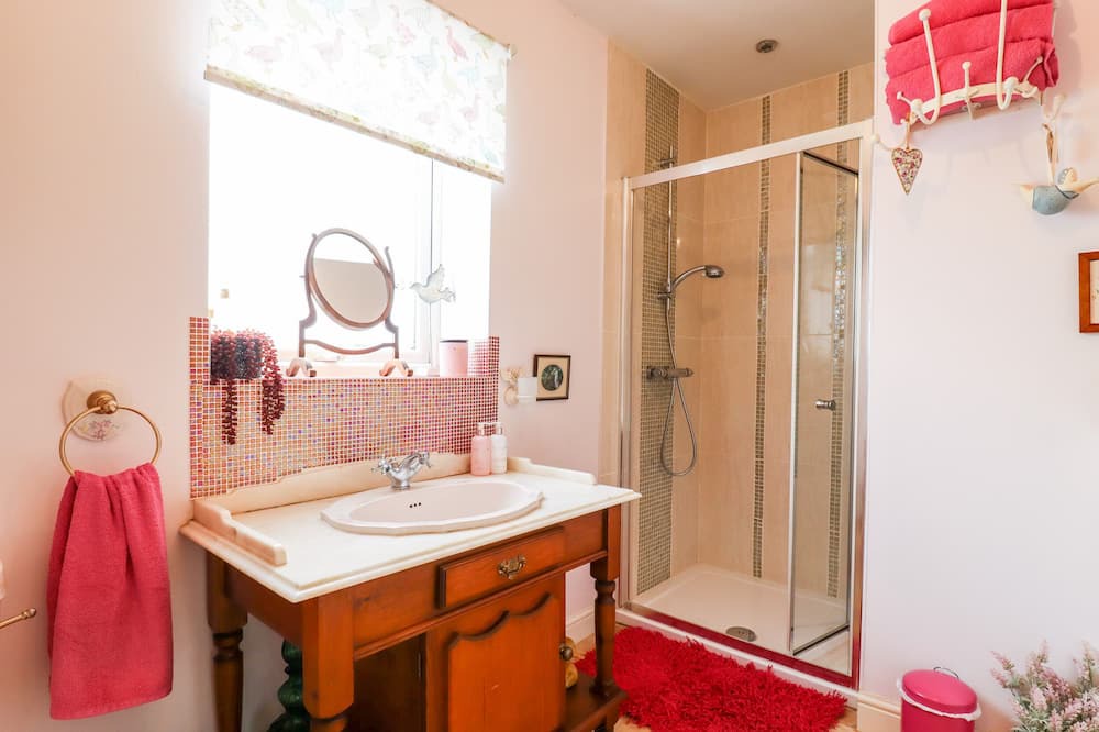 Photo of Bathroom in Raunds