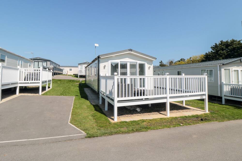 Photo of Outdoor in Cayton Bay
