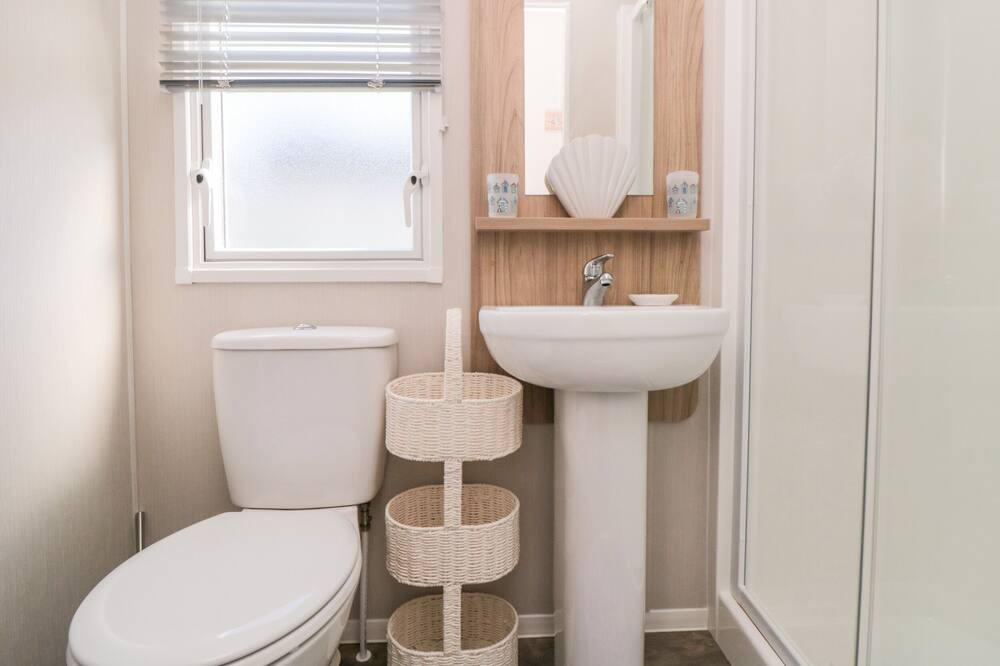 Photo of Bathroom in Cayton Bay