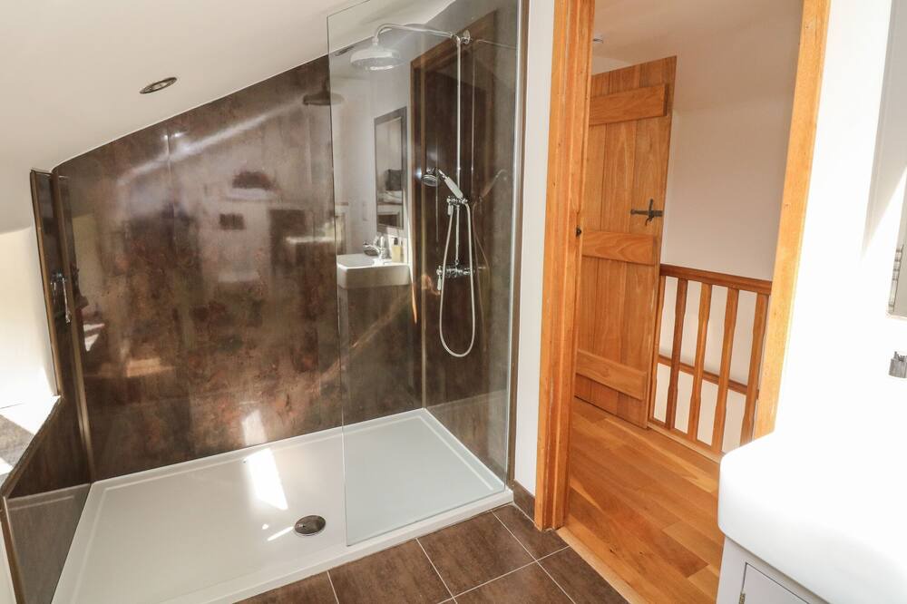 Photo of Bathroom in Mellor