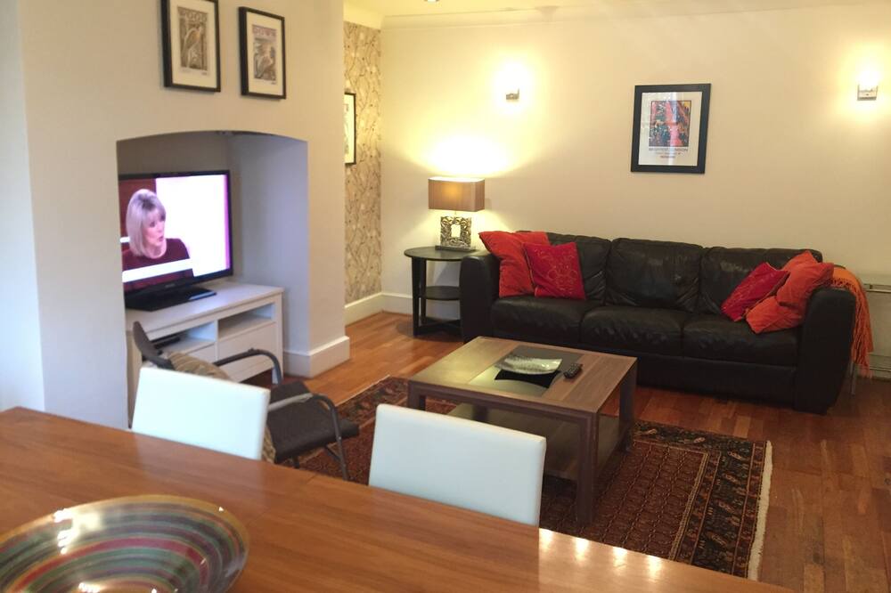 Photo of Outdoor in Kilburn