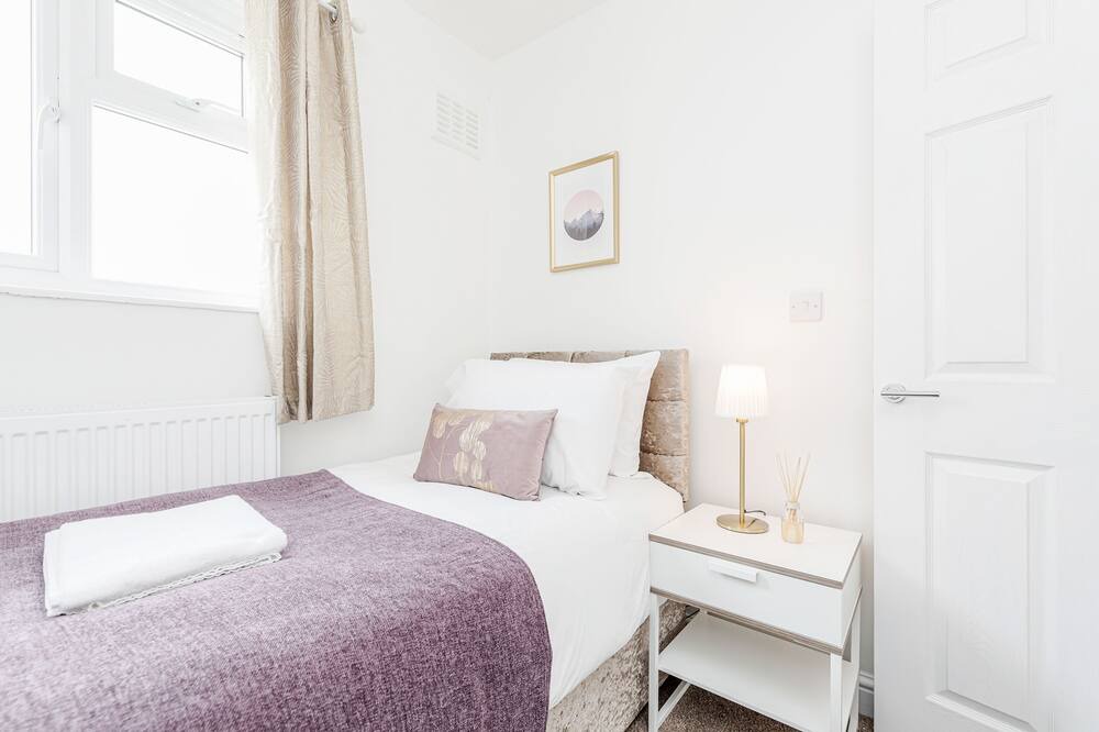 Photo of Bedroom in South Ockendon