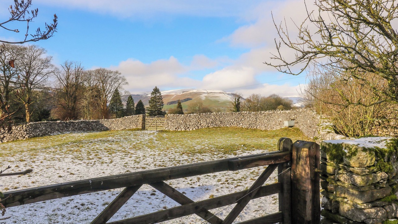 Photo of Others in Threshfield