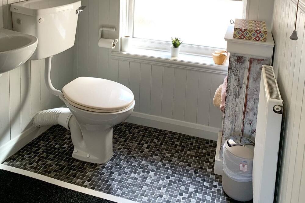 Photo of Bathroom in Louth