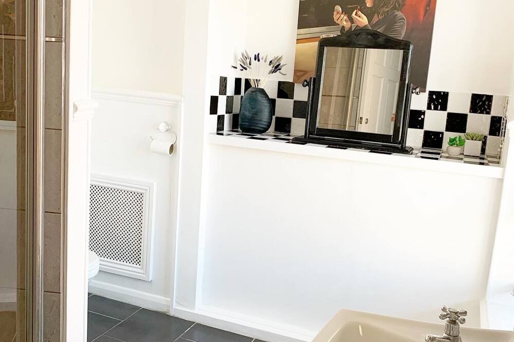 Photo of Bathroom in Louth