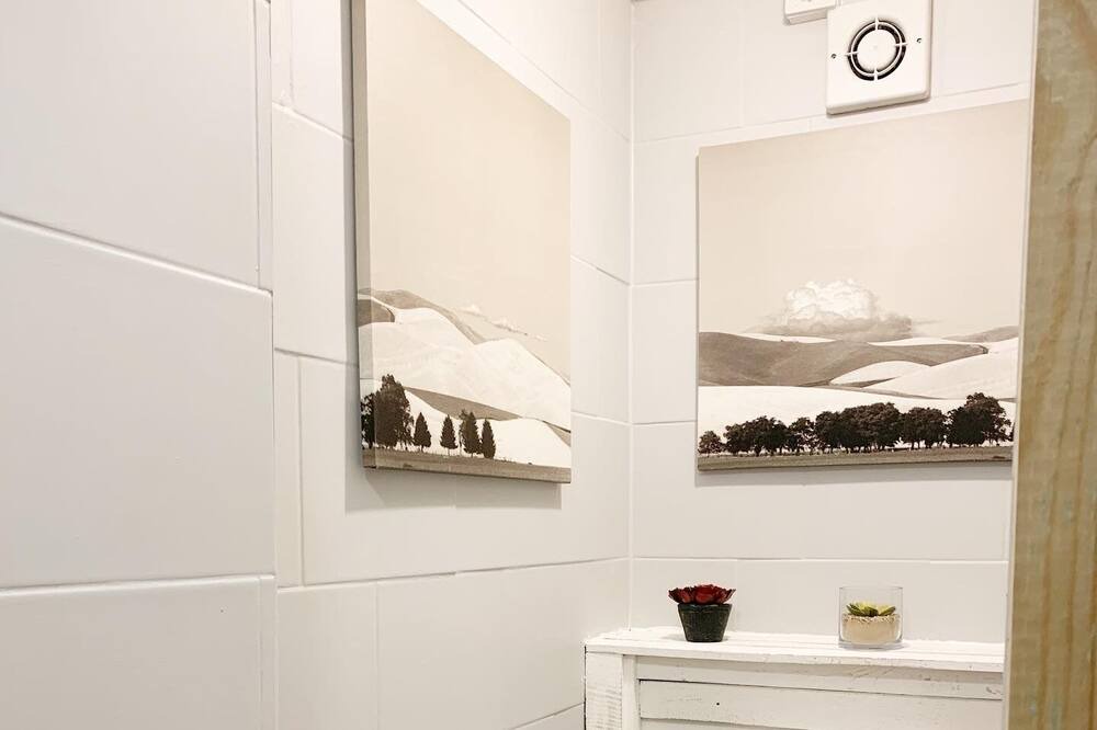 Photo of Bathroom in Louth