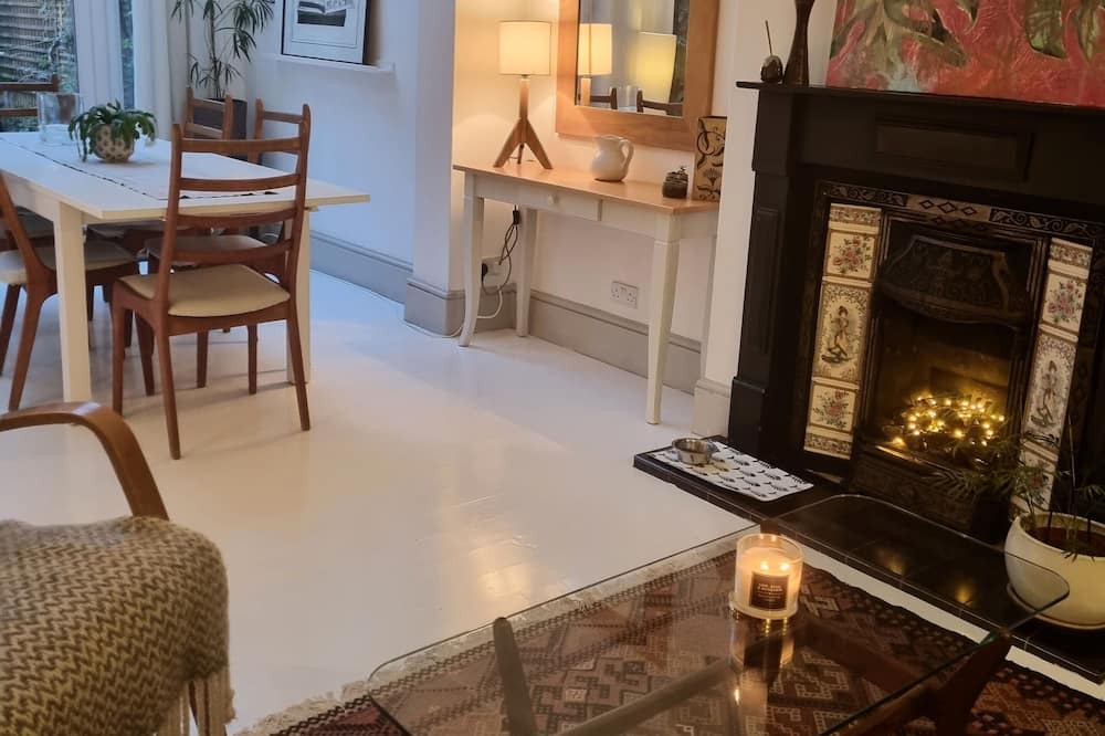 Photo of Livingroom in Mortlake