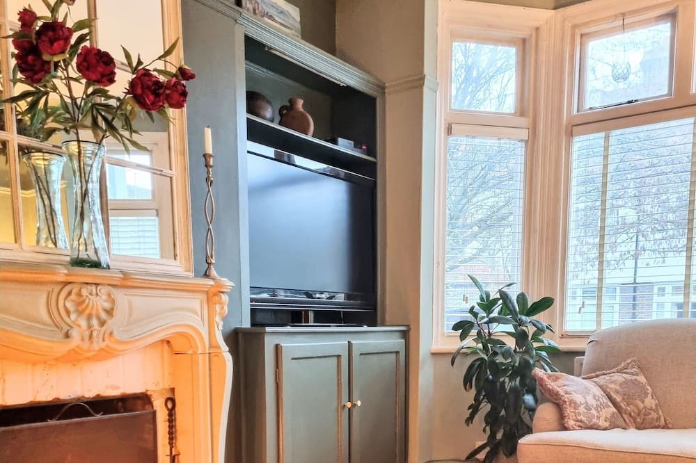 Photo of Others in Mortlake