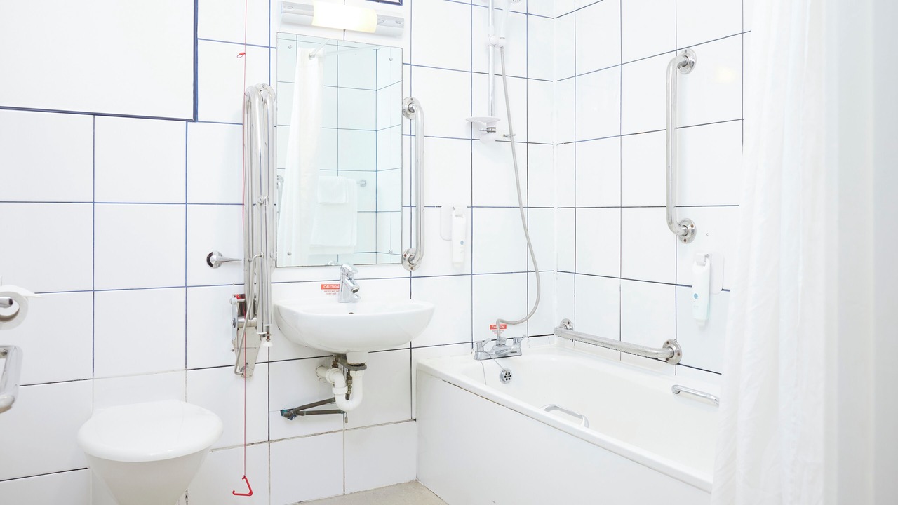 Photo of Bathroom in Weedon
