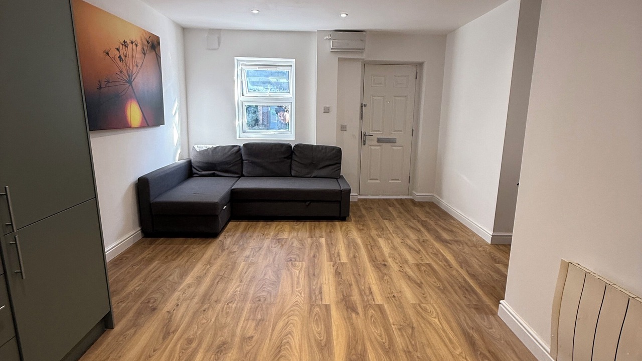 Photo of Livingroom in West Thornton