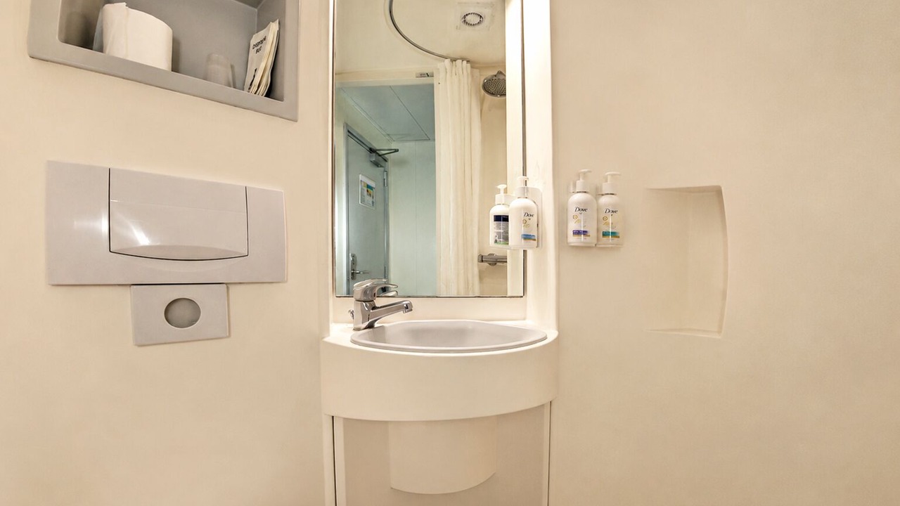Photo of Bathroom in Harlington