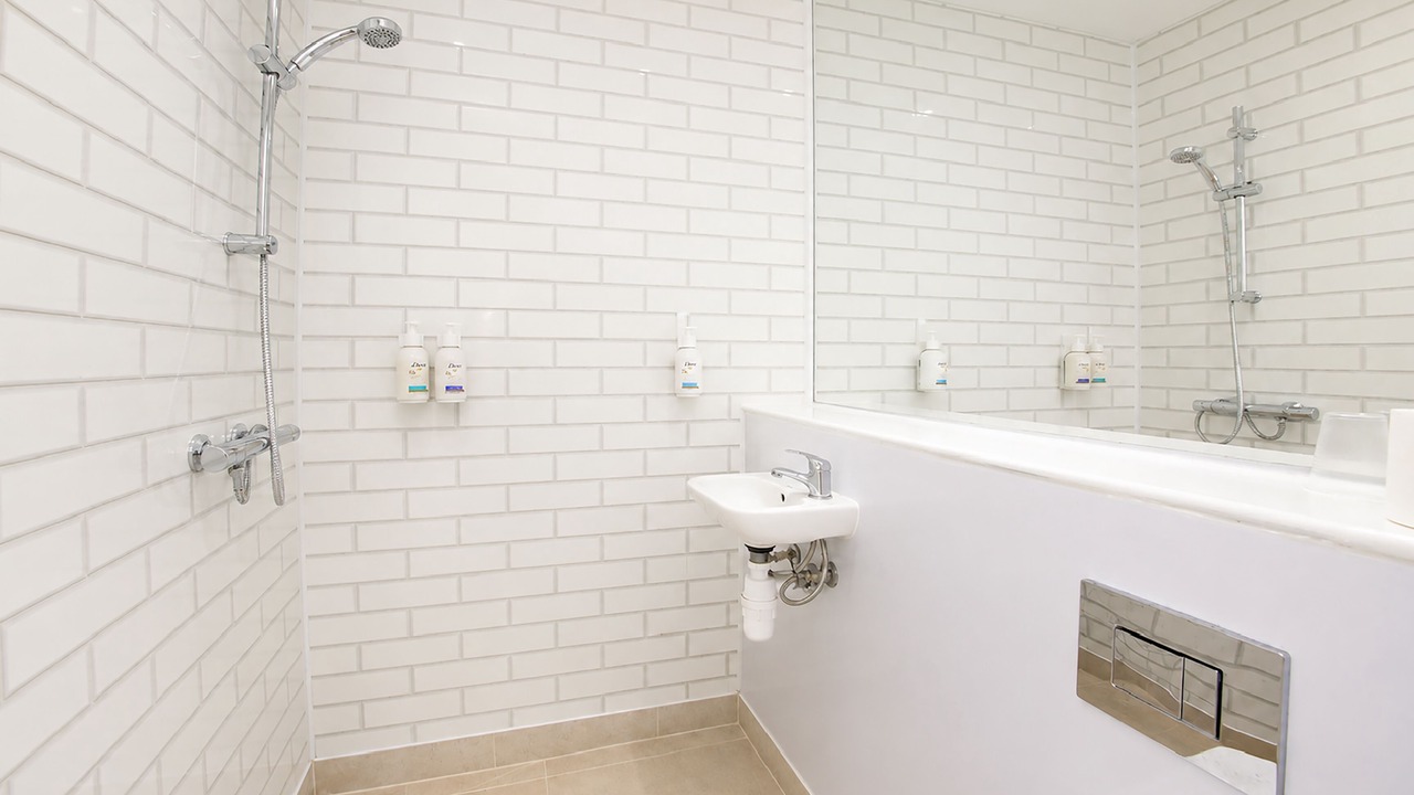 Photo of Bathroom in Harlington