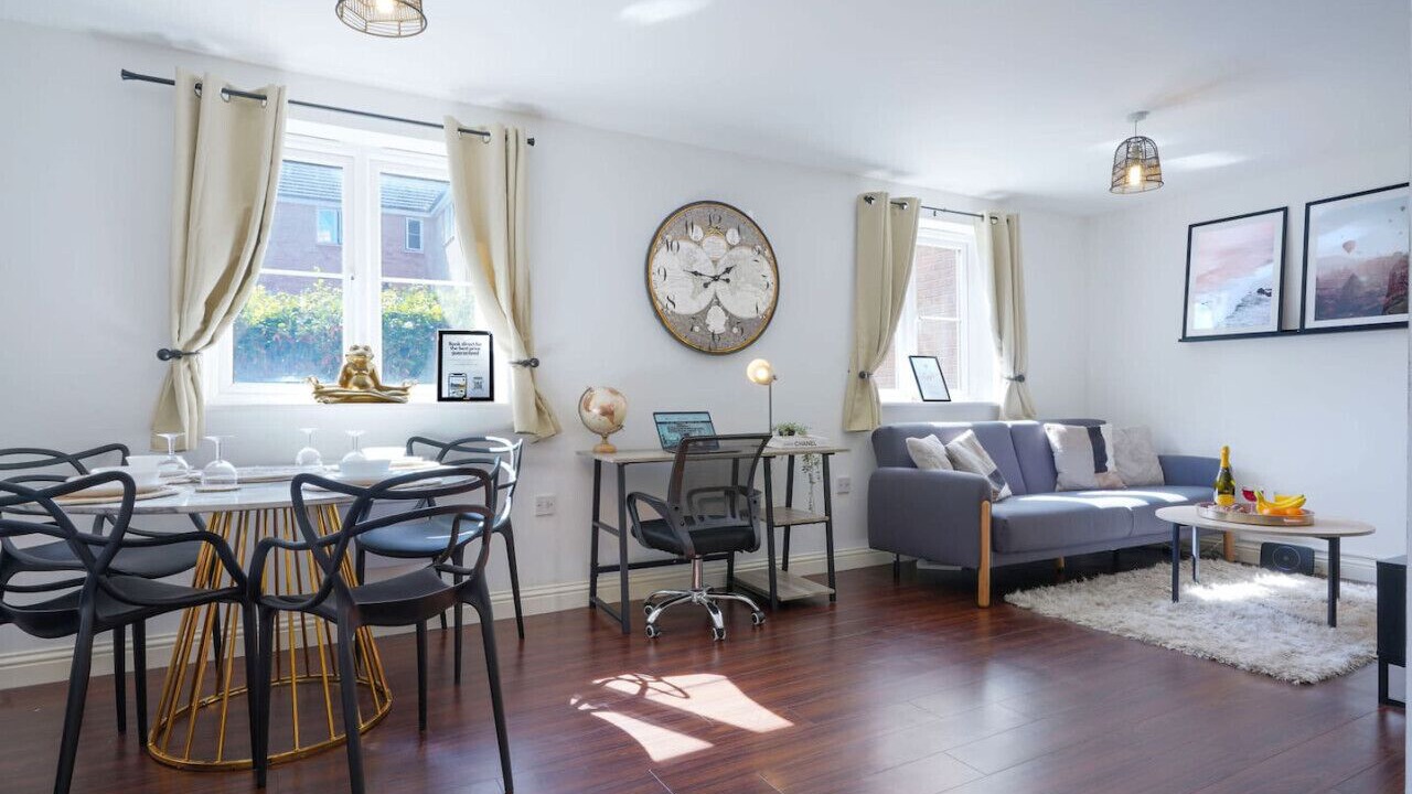Photo of Livingroom in Northampton