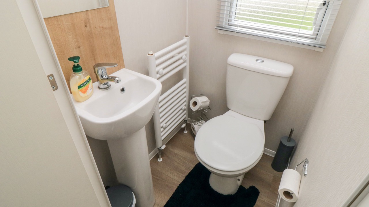 Photo of Bathroom in Cayton Bay