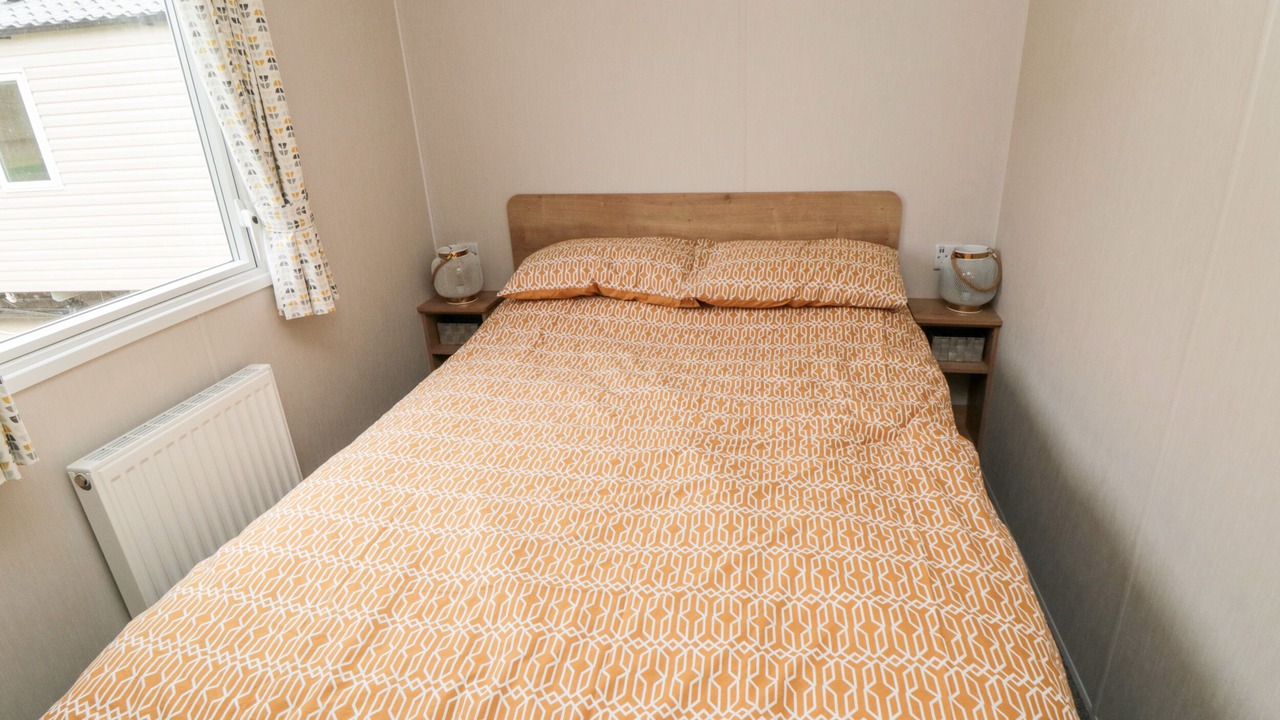 Photo of Bedroom in Cayton Bay