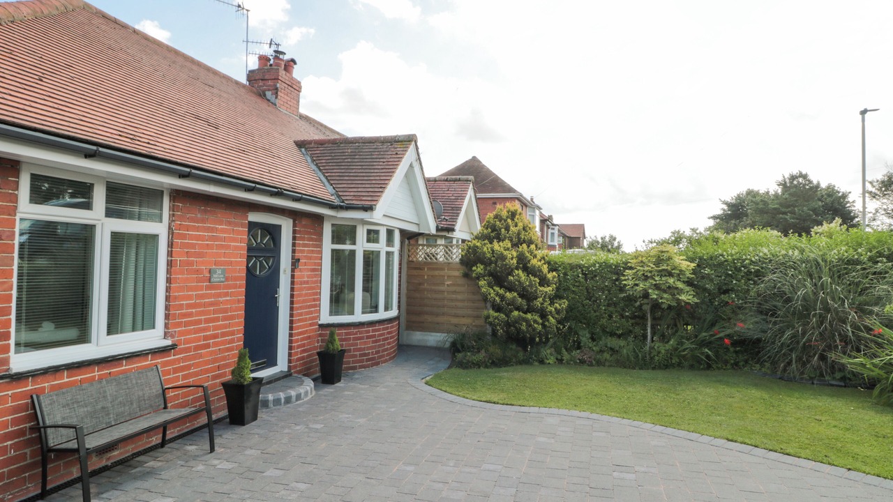 Photo of Outdoor in Cayton Bay