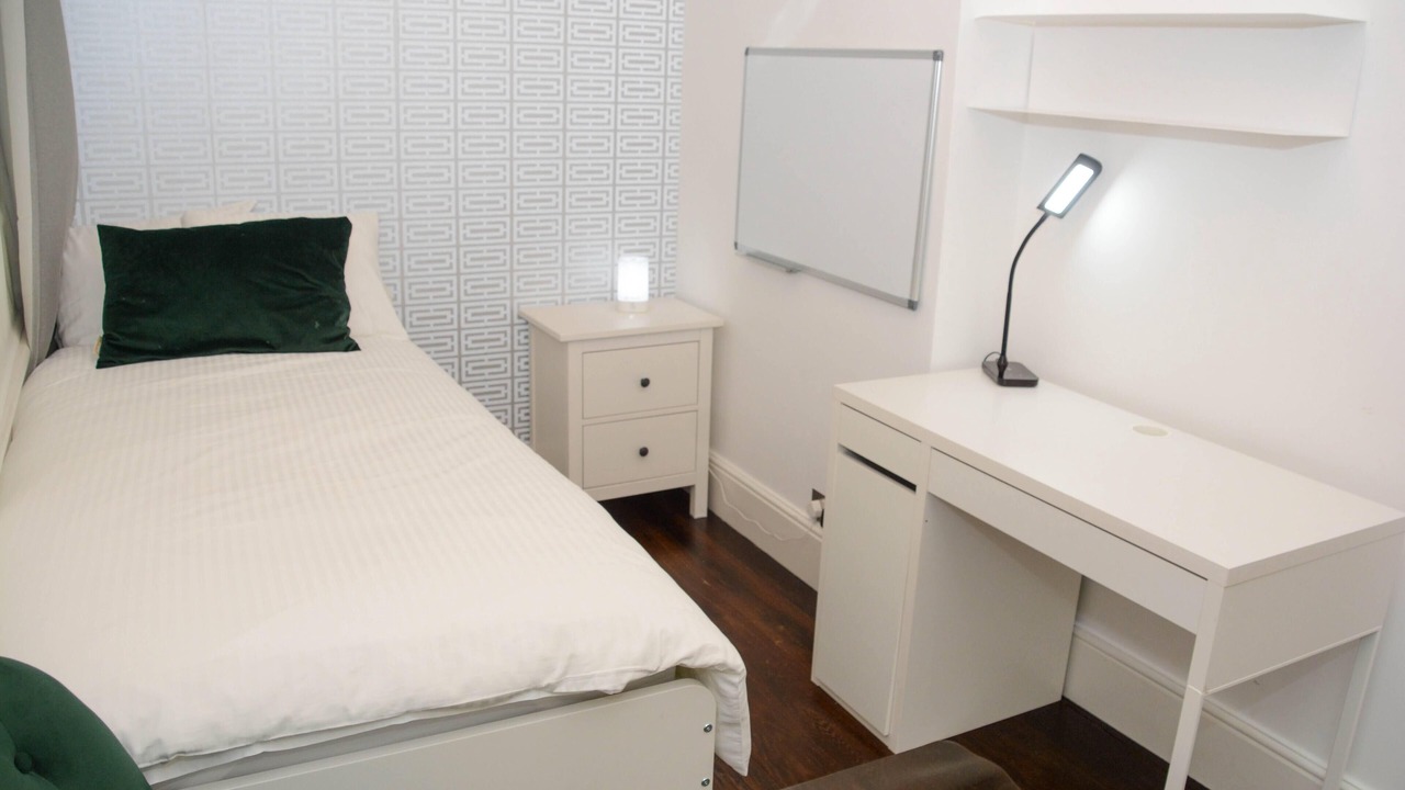 Photo of Bedroom in Earl's Court