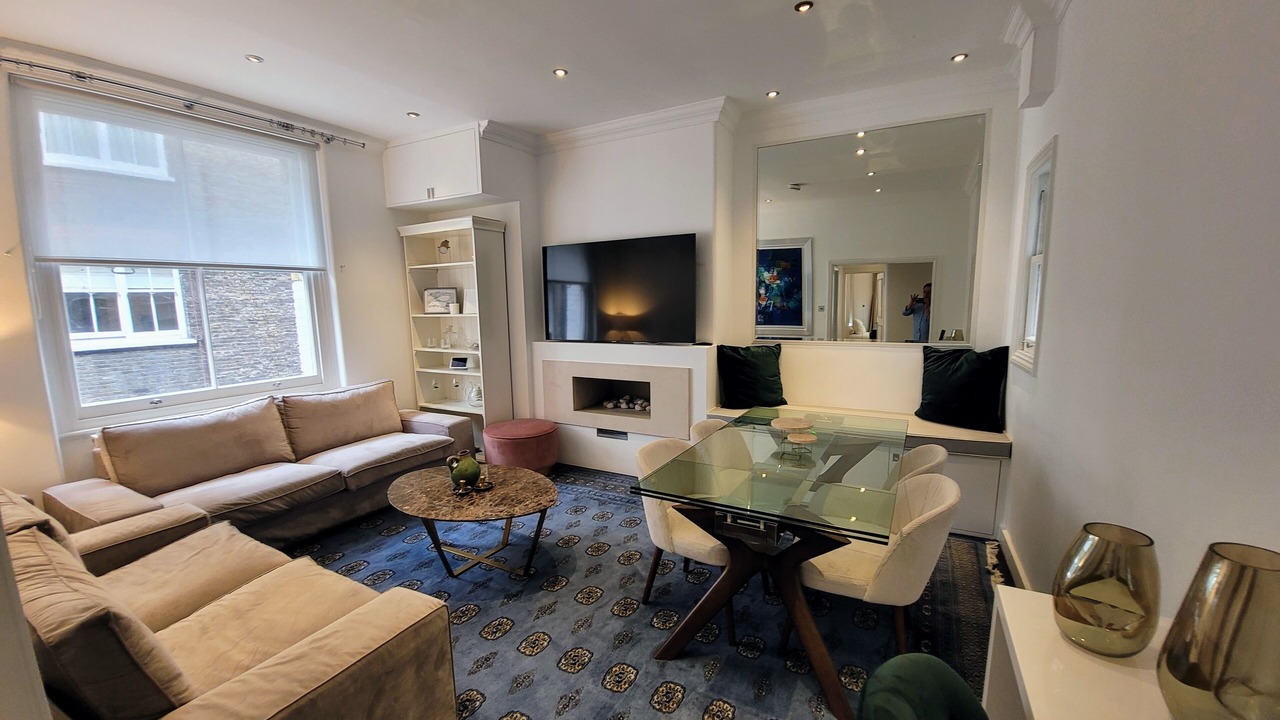 Photo of Livingroom in Earl's Court