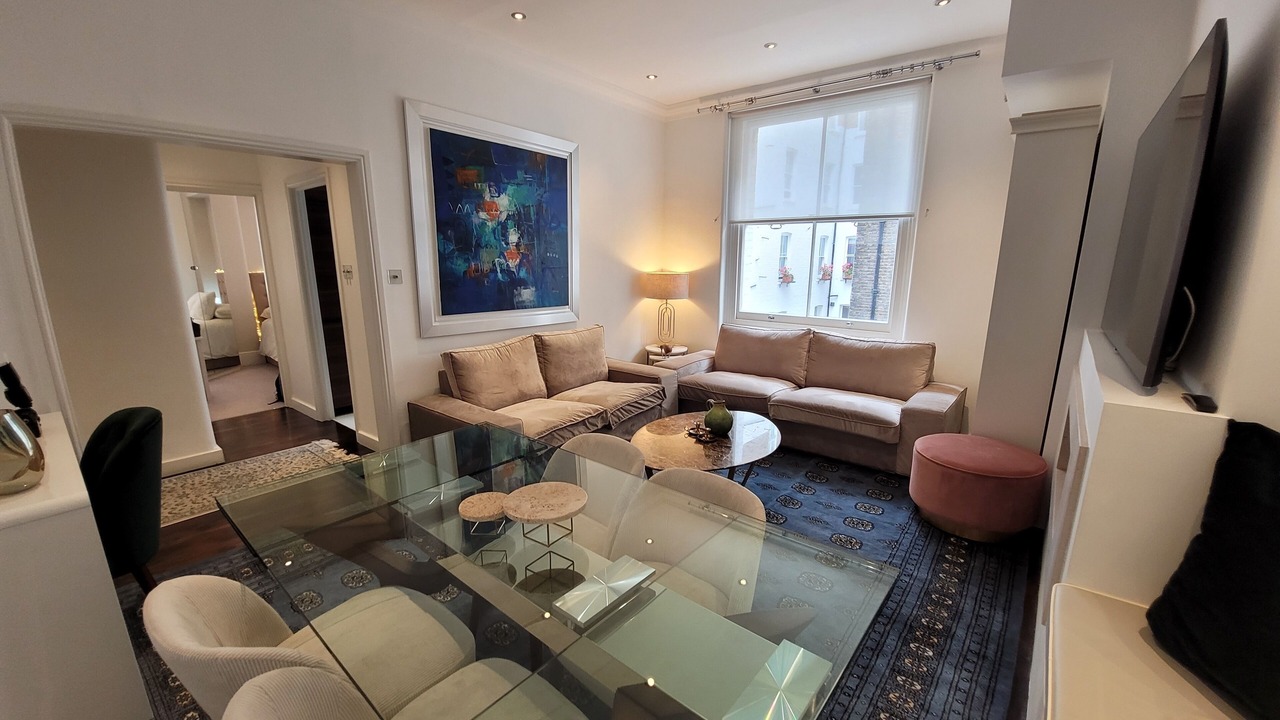 Photo of Livingroom in Earl's Court