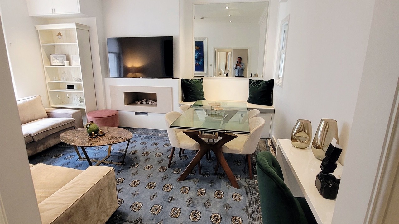 Photo of Livingroom in Earl's Court