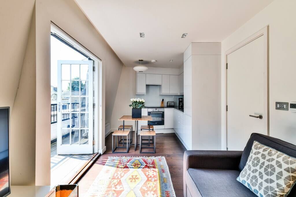 Photo of Livingroom in Brompton & Hans Town