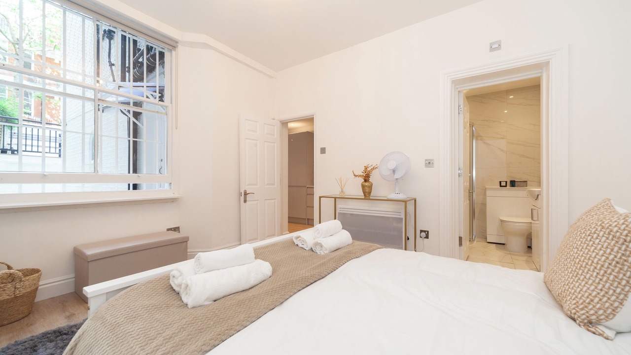 Photo of Bedroom in Queen's Gate