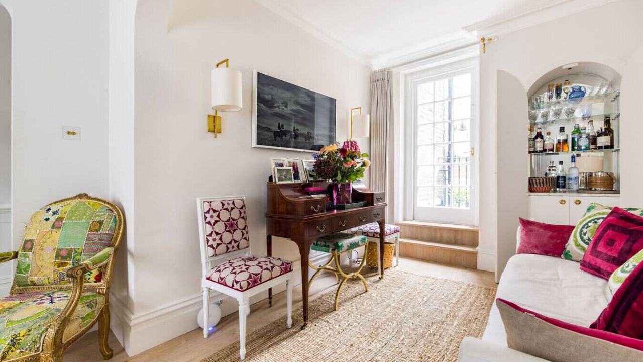 Photo of Livingroom in Brompton & Hans Town