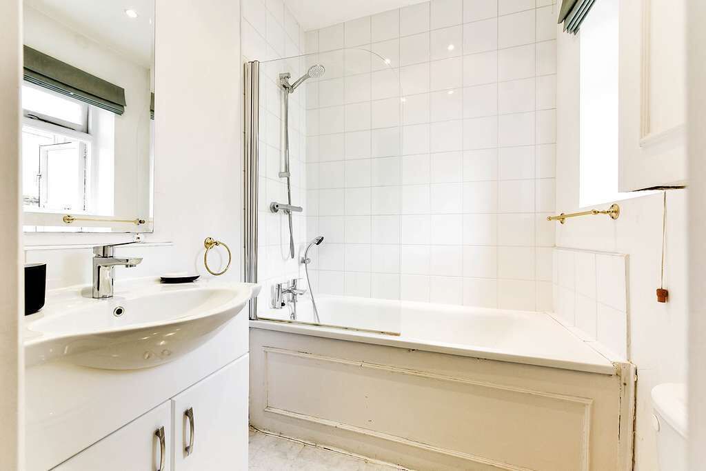 Photo of Bathroom in Brompton & Hans Town