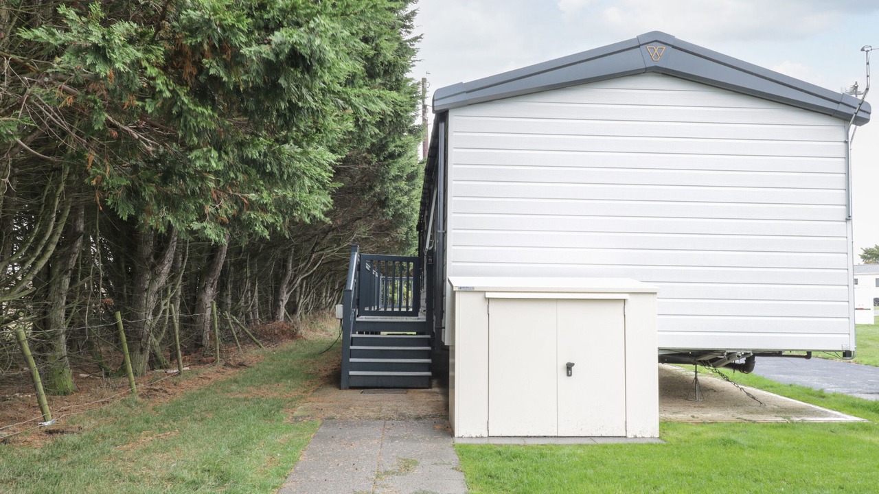 Photo of Outdoor in Cayton Bay