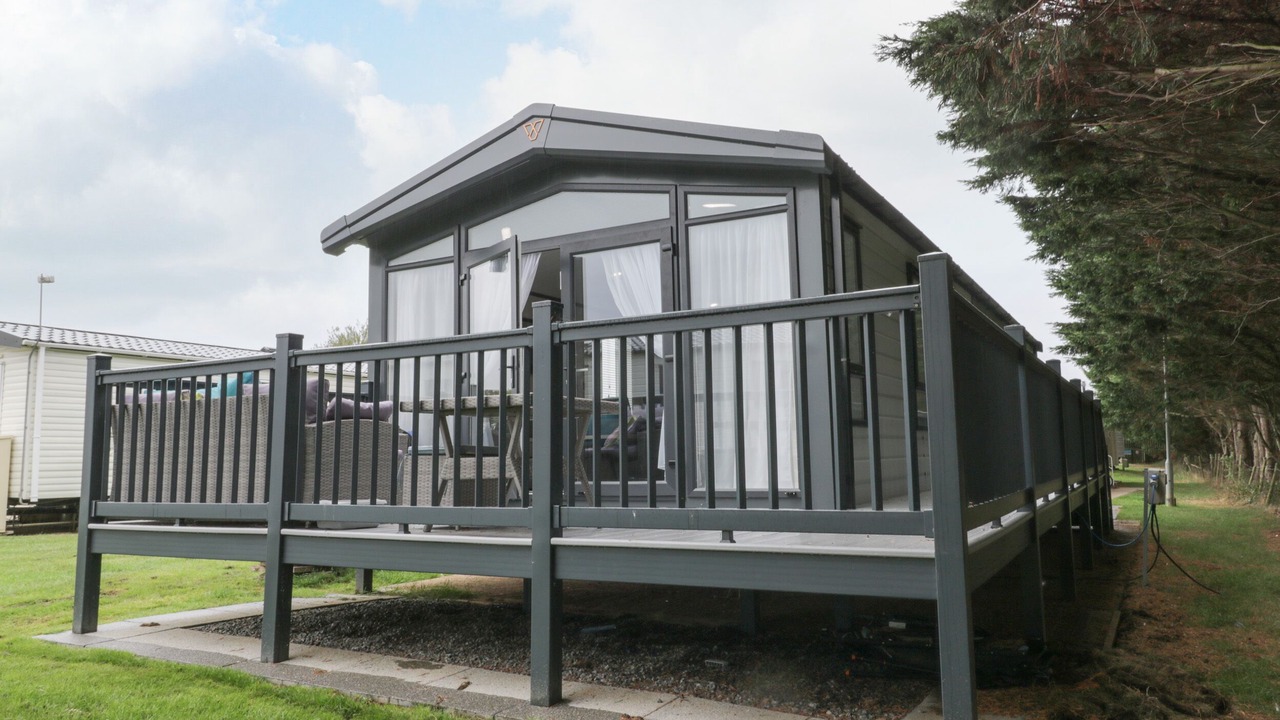 Photo of Outdoor in Cayton Bay