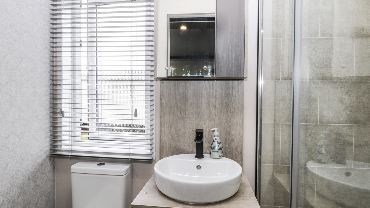Photo of Bathroom in Cayton Bay