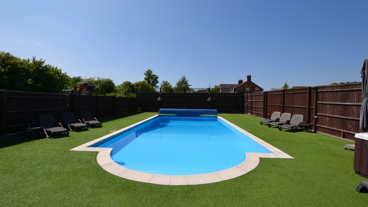 Photo of Outdoor in Henton