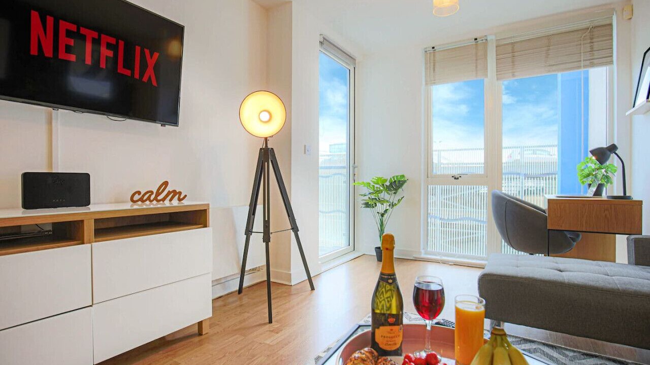 Photo of Livingroom in Central Milton Keynes